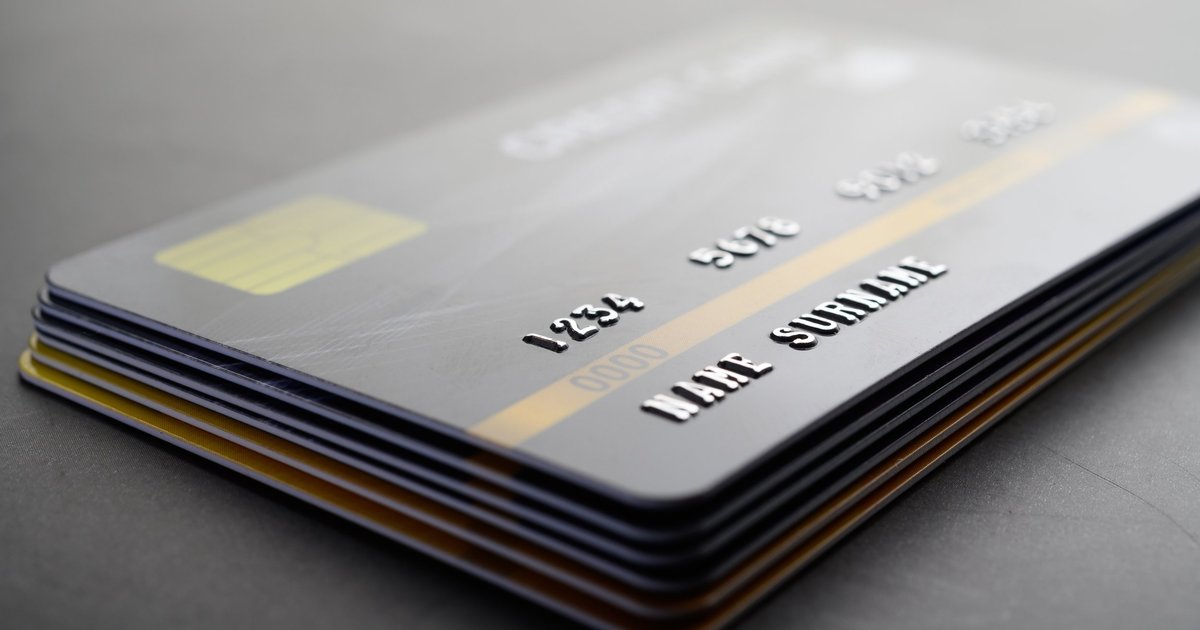 За регулярные переводы на карту могут начислить налоги, если поступления происходят БЕЗ указания цели — юристы