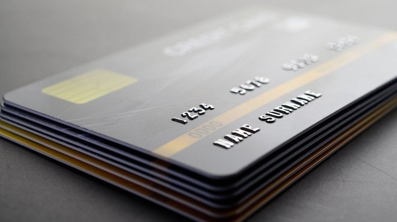 За регулярные переводы на карту могут начислить налоги, если поступления происходят БЕЗ указания цели — юристы