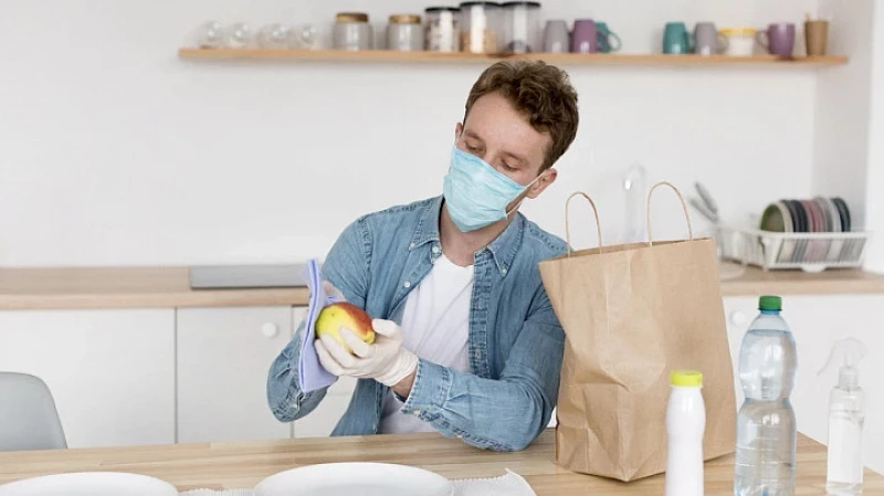 Роспотребнадзор объяснил, как избежать инфекций от заводских упаковок