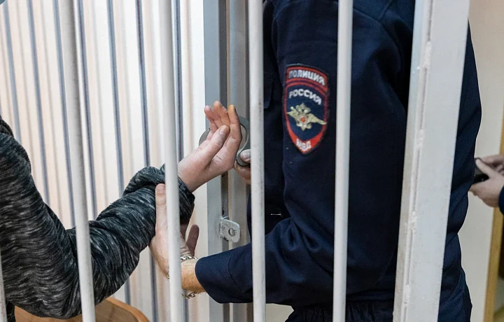 Родители увезли сына в другой город, чтобы избавить от плохой компании, а он получил срок за кражи