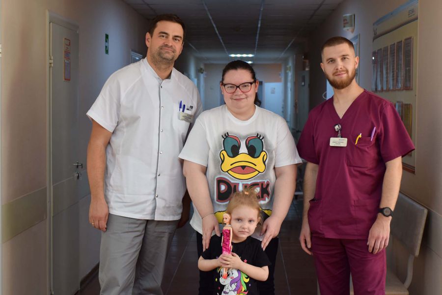 Свердловские хирурги извлекли 10 магнитов из живота 5-летней девочки