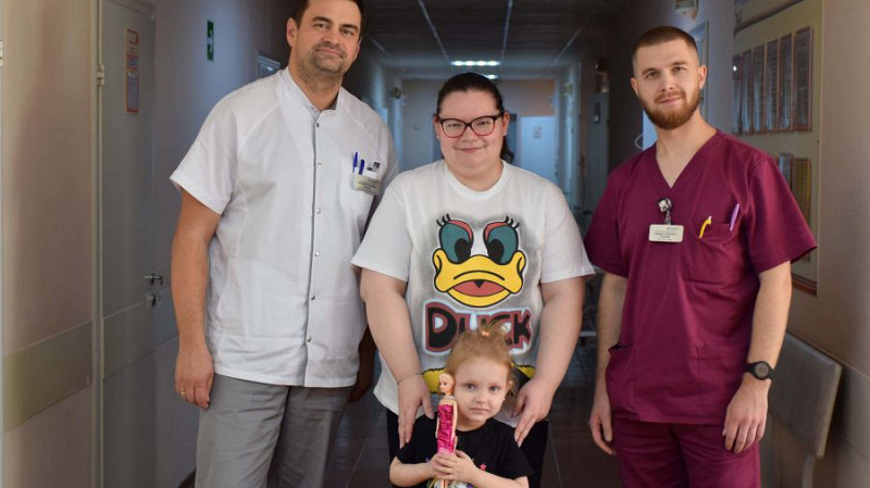 Свердловские хирурги извлекли 10 магнитов из живота 5-летней девочки