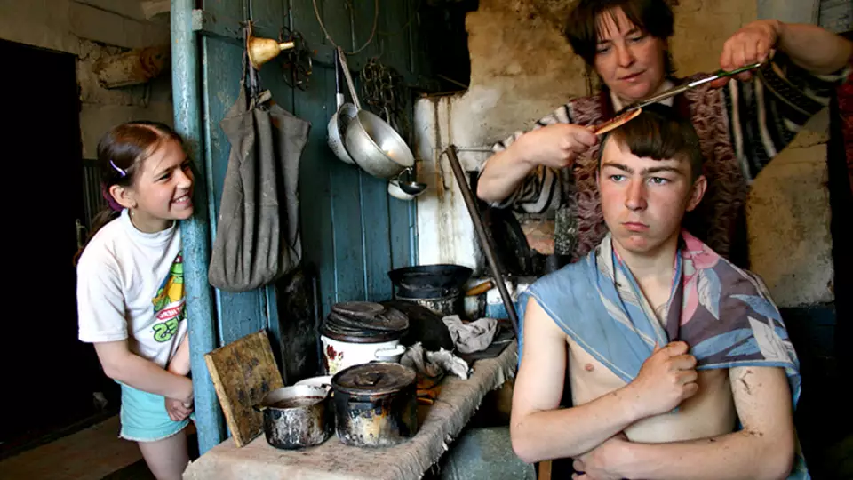 Бедность — ключ к повышению демографии, считают в Госдуме