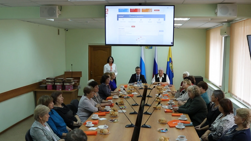 Энергетики помогают пенсионерам освоить современные технологии