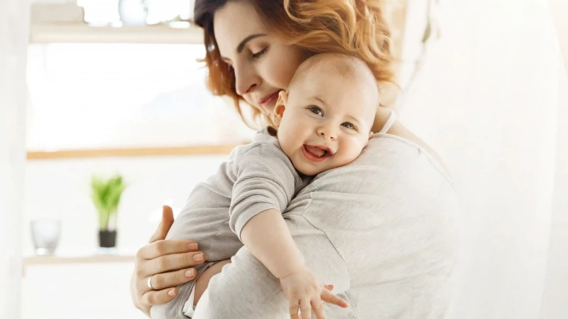 Включать материнство в пенсионный стаж без ограничений предложили в Госдуме