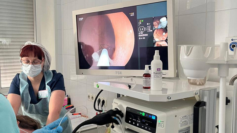 Врачи извлекли проглоченный блистер с таблеткой из желудка пациентки