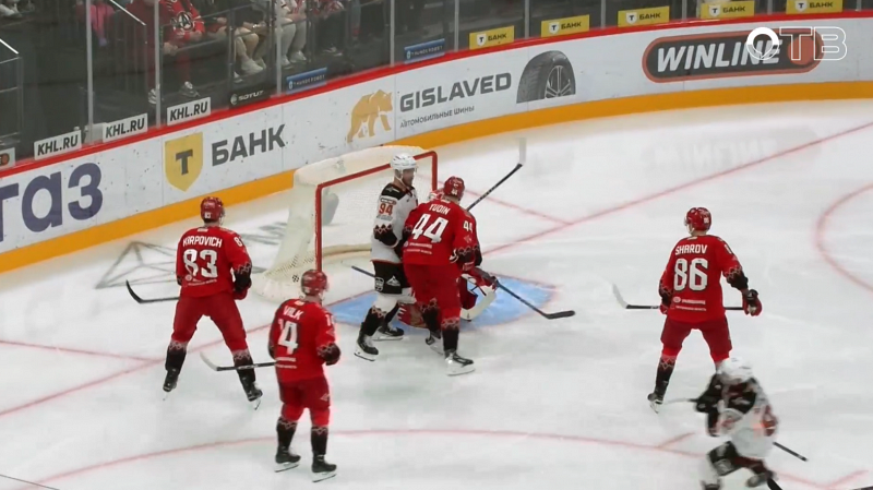 «Автомобилист» победил в уральском дерби КХЛ со счётом 5:3