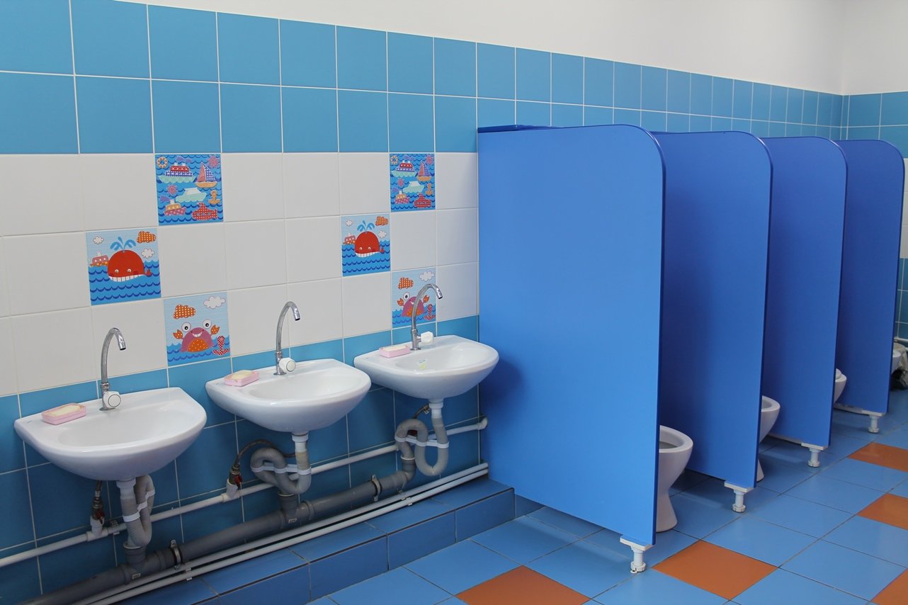 Воспитатели запрещали пользоваться туалетом детсадовцам в Сысертском районе