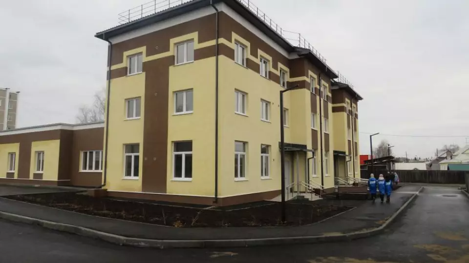 Жители аварийных бараков в Верхних Сергах получили новые квартиры