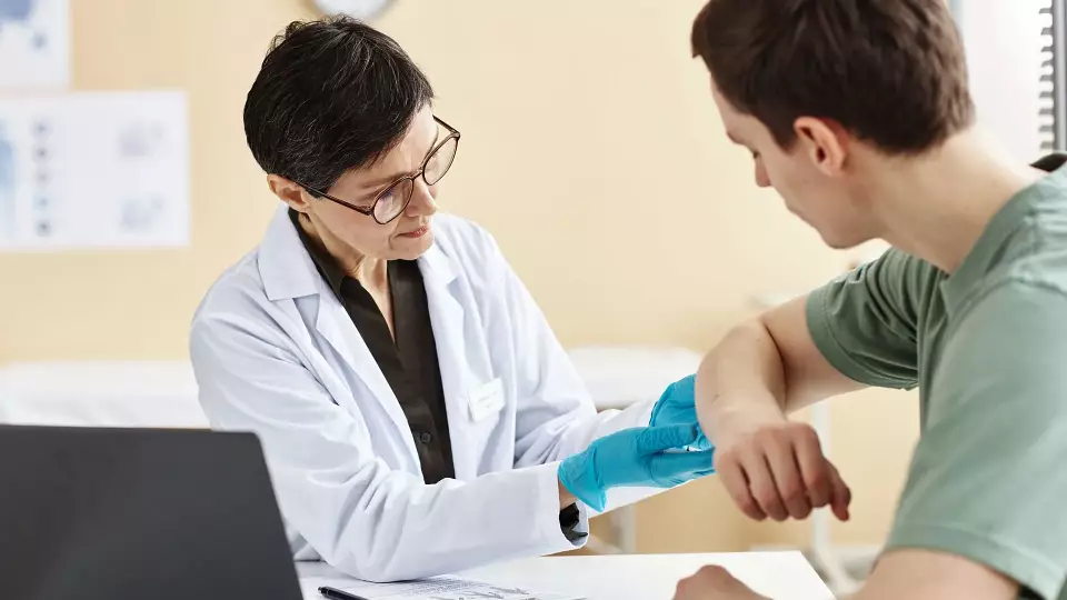 Свердловские врачи внедряют генно-инженерную терапию для лечения псориаза