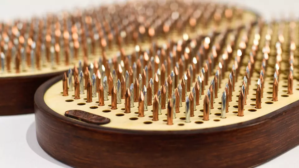 Сотрудники курганского СИЗО практикуют гвоздестояние для снятия стресса