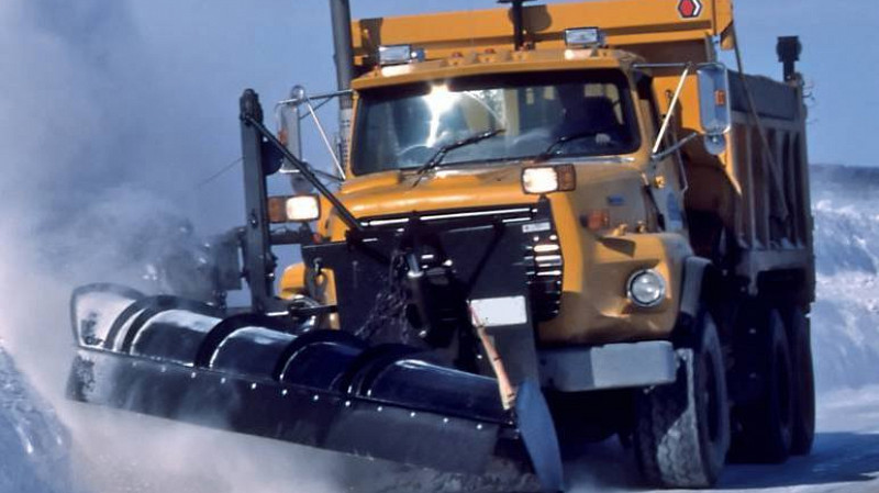 Свердловские дорожники готовы к зиме: техника и реагенты на месте