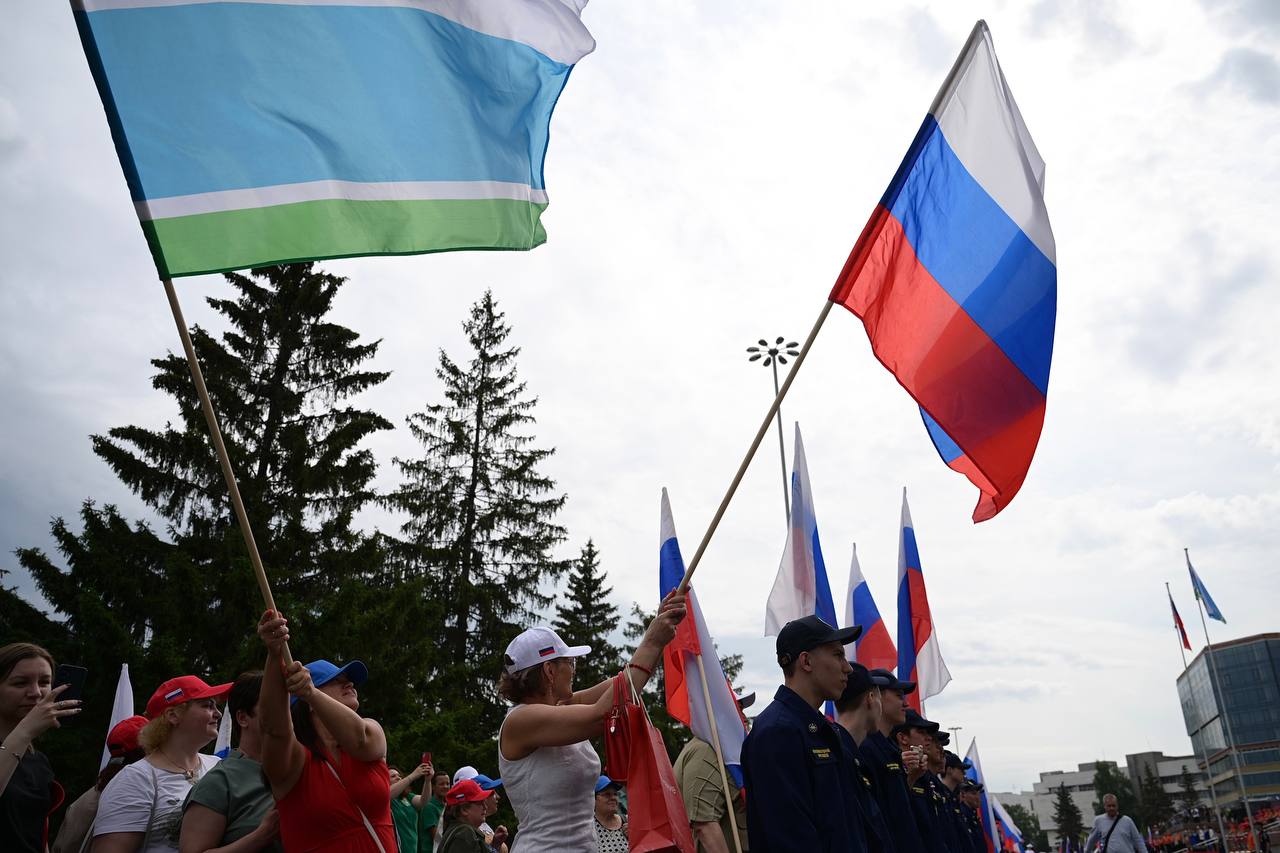 Губернатор поздравил свердловчан с Днём народного единства