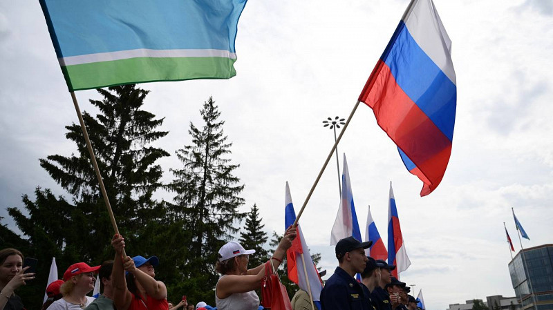 Губернатор поздравил свердловчан с Днём народного единства