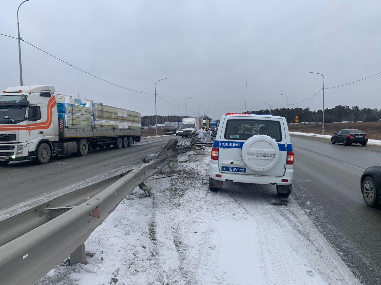 На федеральных трассах Свердловской области произошли два ДТП с грузовиками
