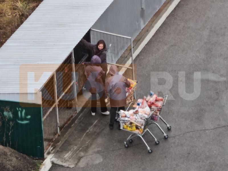 Сотрудники магазина в Каменске-Уральском выбросили три тележки хлеба