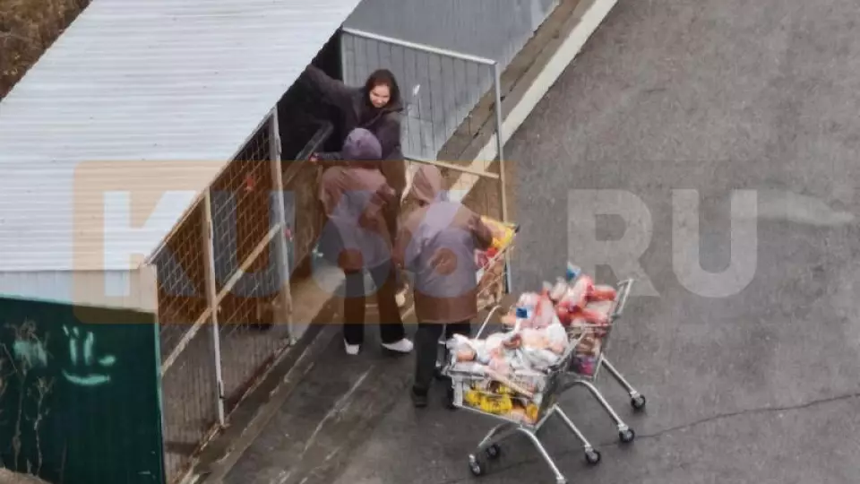 Сотрудники магазина в Каменске-Уральском выбросили три тележки хлеба