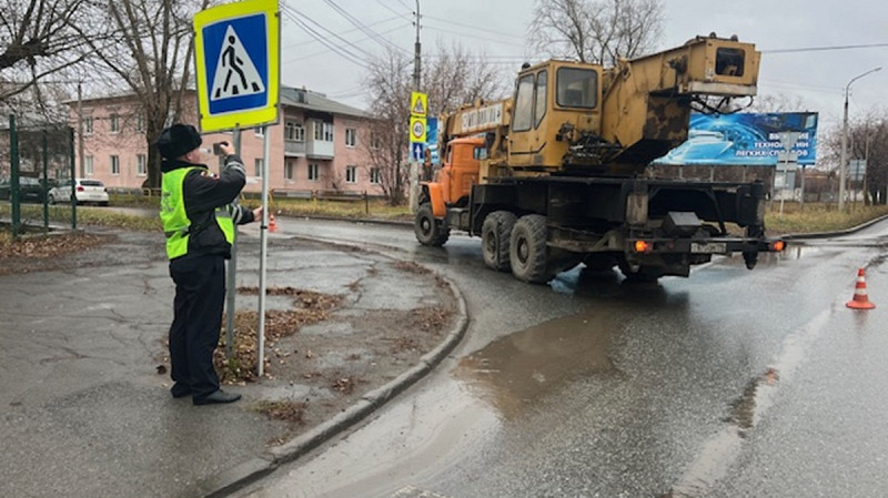 Автокран «Урал» сбил 46-летнюю женщину на пешеходном переходе в Каменске-Уральском