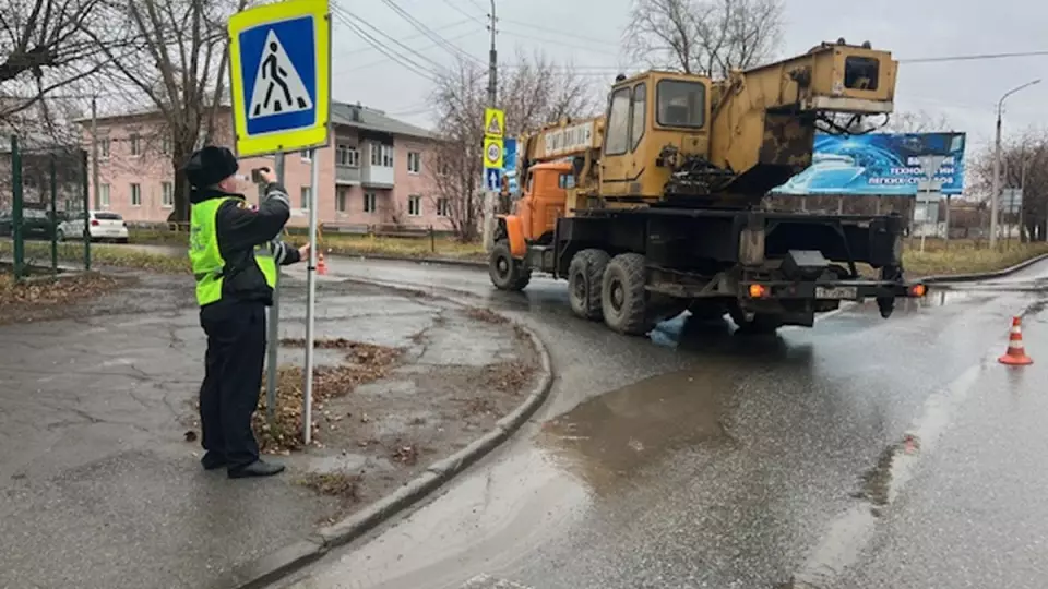 Автокран «Урал» сбил 46-летнюю женщину на пешеходном переходе в Каменске-Уральском
