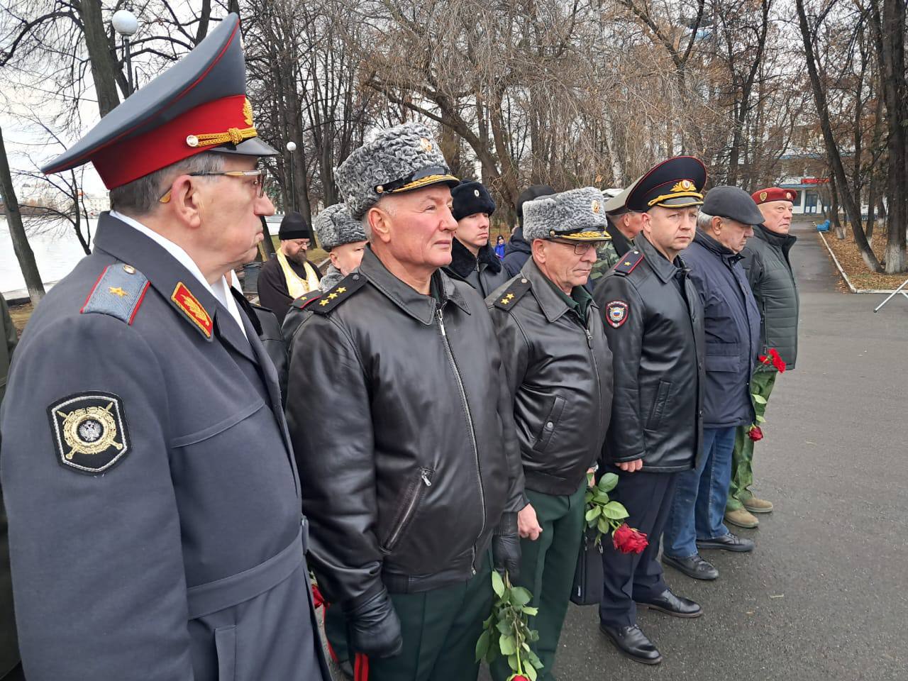 В Екатеринбурге отметили День памяти погибших сотрудников МВД