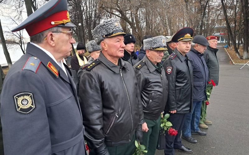 В Екатеринбурге отметили День памяти погибших сотрудников МВД