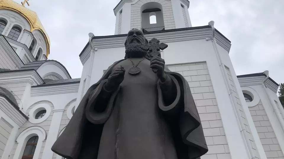 В екатеринбургском храме установили памятник святителю Луке Крымскому