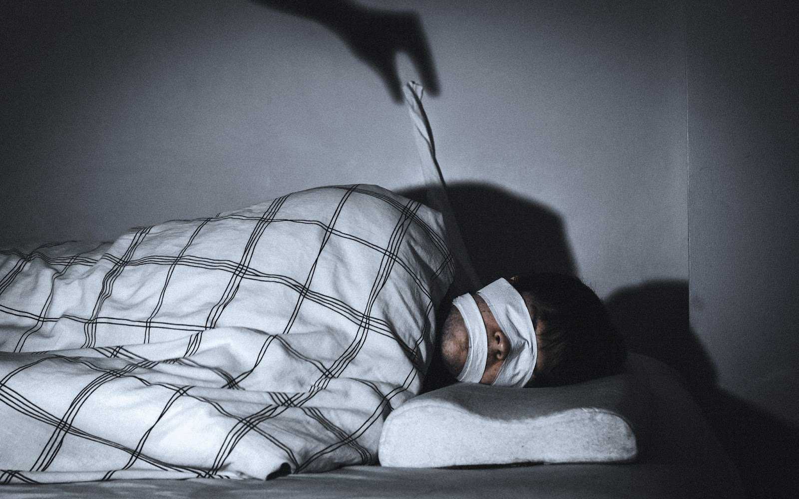 Невролог объяснил, как бороться с сонным параличом