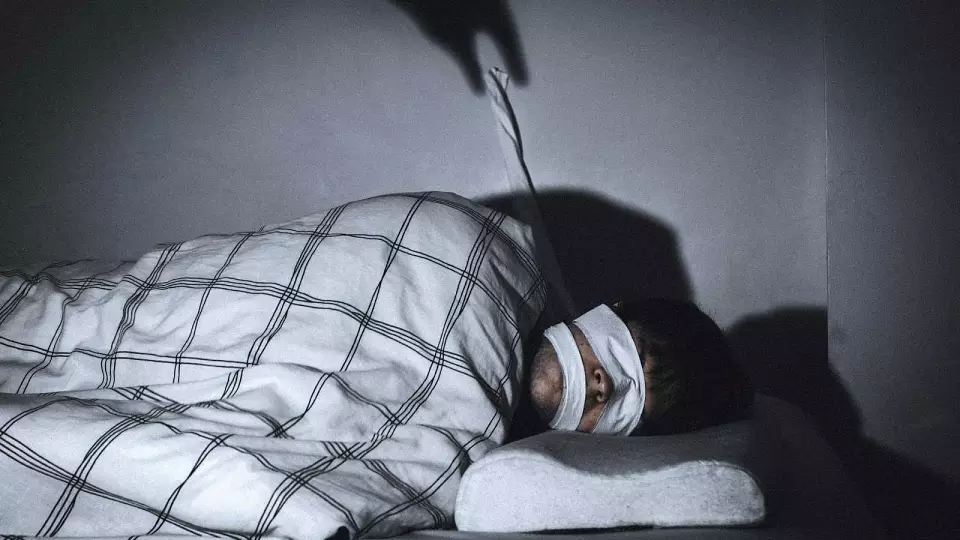 Невролог объяснил, как бороться с сонным параличом