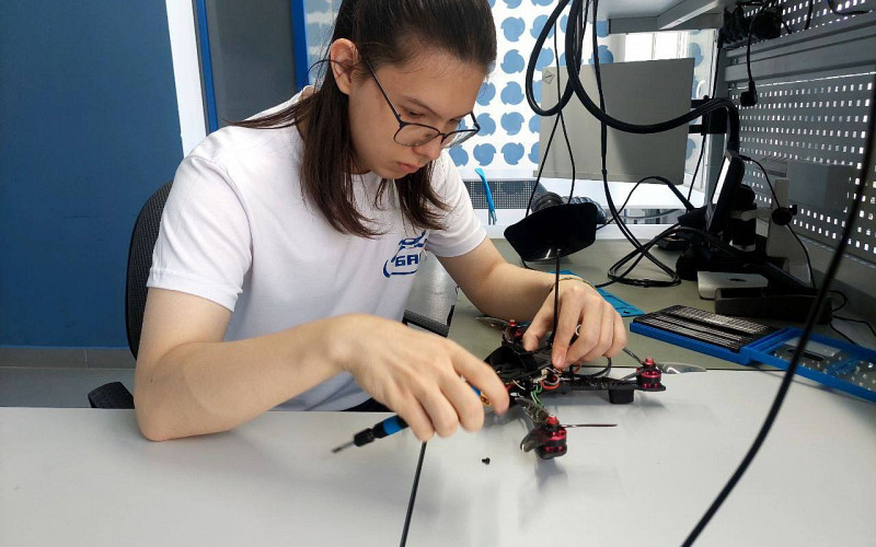 Свердловские школы получат наборы для сборки беспилотников