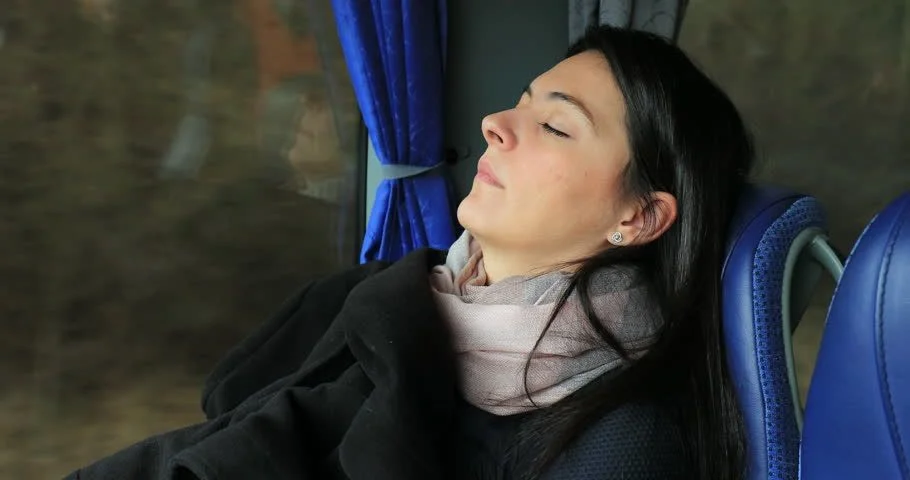 Сомнолог: дремота в транспорте полезна при недосыпе