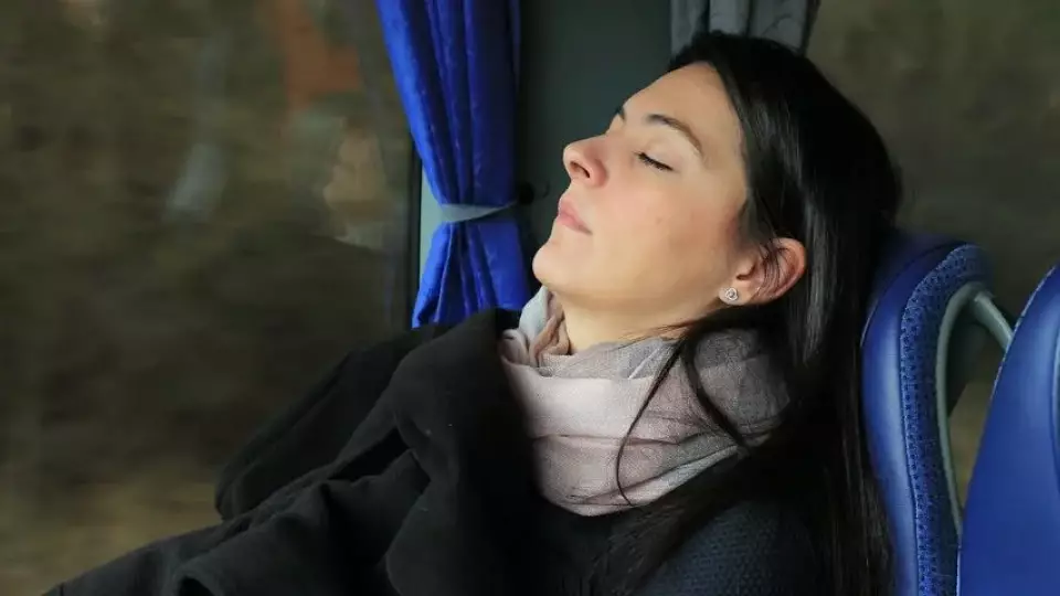 Сомнолог: дремота в транспорте полезна при недосыпе