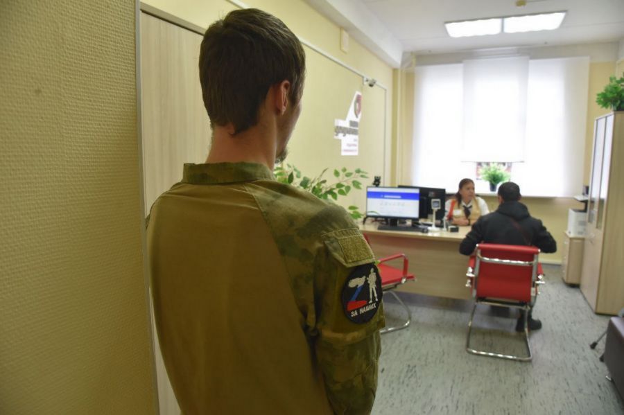 Более 60 участников СВО в Свердловской области заключили соцконтракты