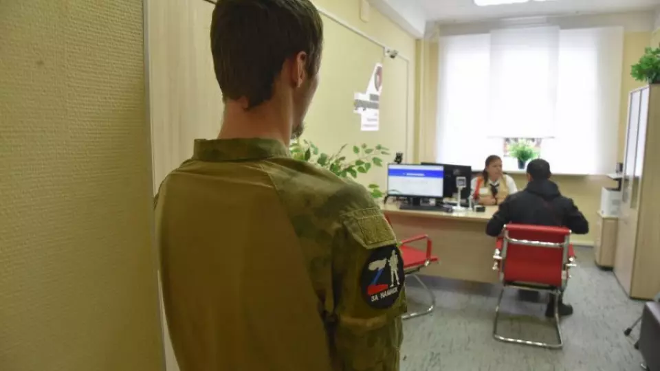 Более 60 участников СВО в Свердловской области заключили соцконтракты