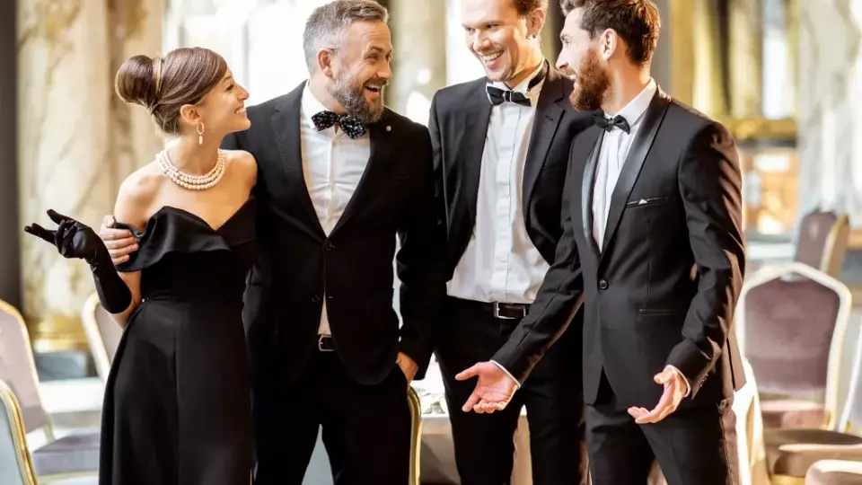 Эксперт по этикету объяснила правила современных дресс-кодов