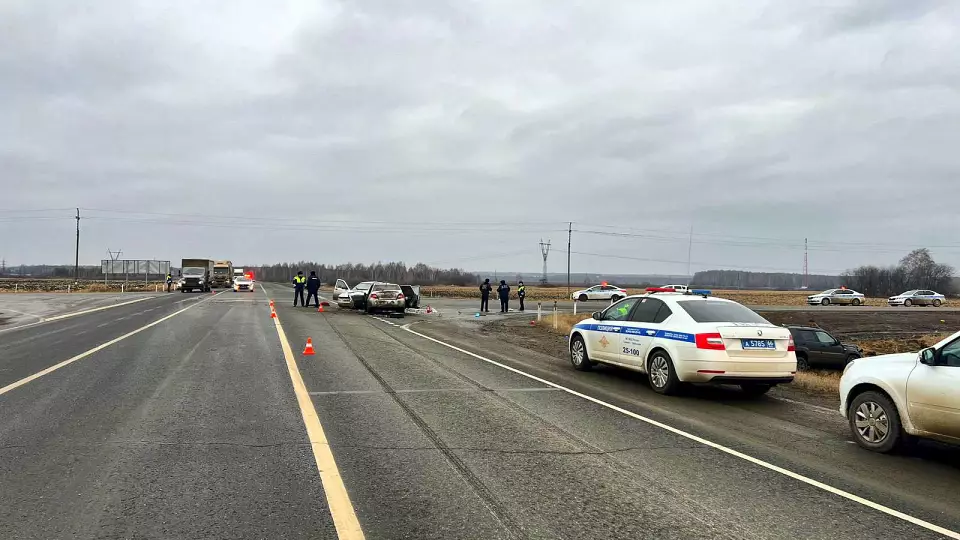 Два человека погибли в ДТП с тремя автомобилями на трассе Екатеринбург-Курган