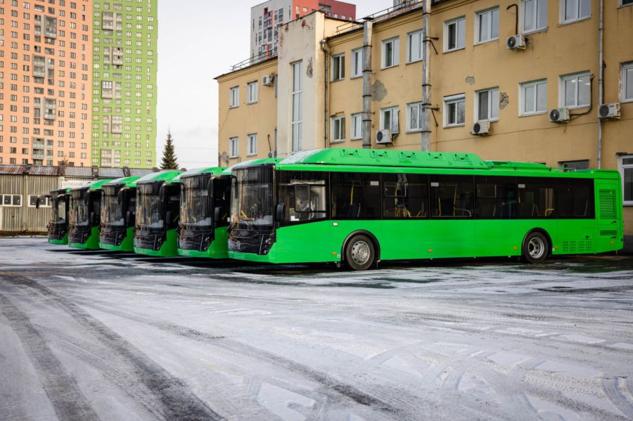 15 новых низкопольных автобусов поступили в Екатеринбург