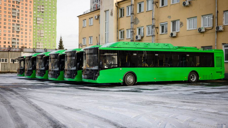 15 новых низкопольных автобусов поступили в Екатеринбург