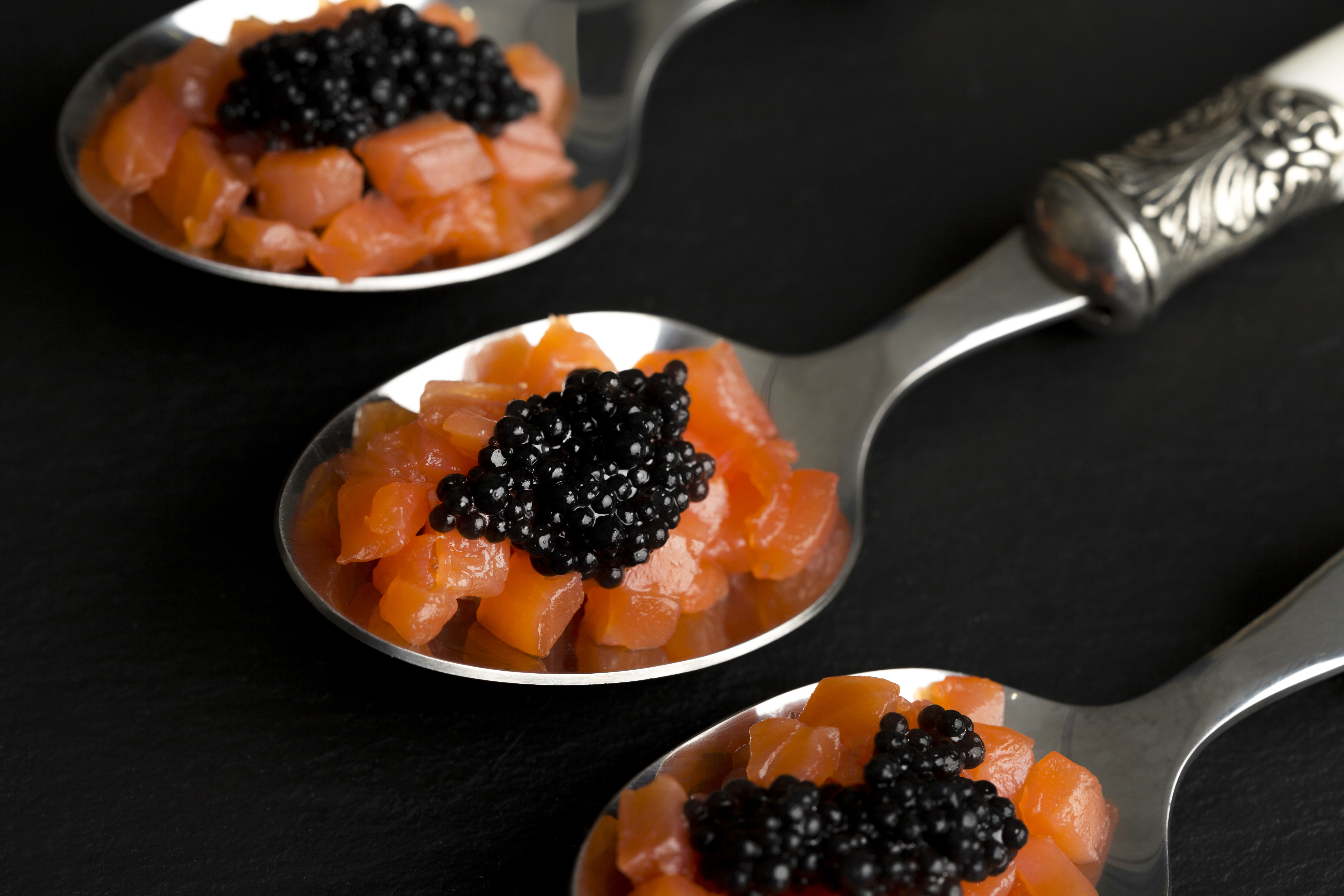 Мошенники спекулируют на новогодних деликатесах: как защититься от обмана