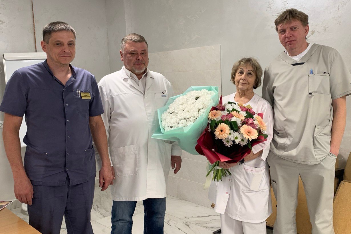 «Спасённый спасает других»: уральский хирург спасла 7-летнего мальчика — а спустя 36 лет он стал её коллегой