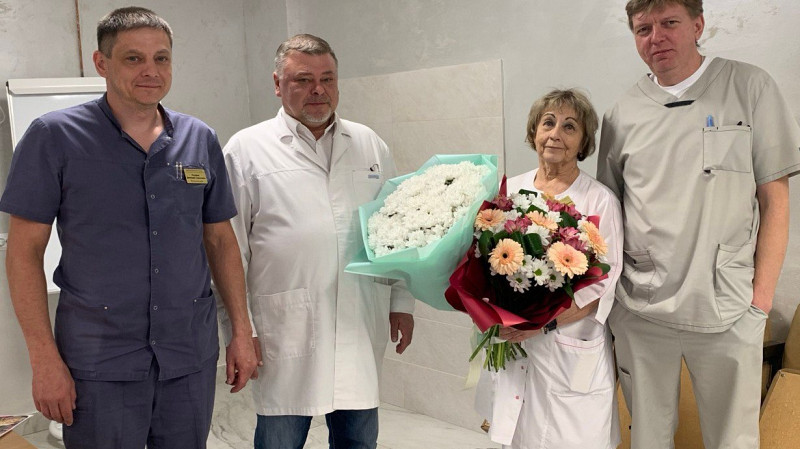 «Спасённый спасает других»: уральский хирург спасла 7-летнего мальчика — а спустя 36 лет он стал её коллегой