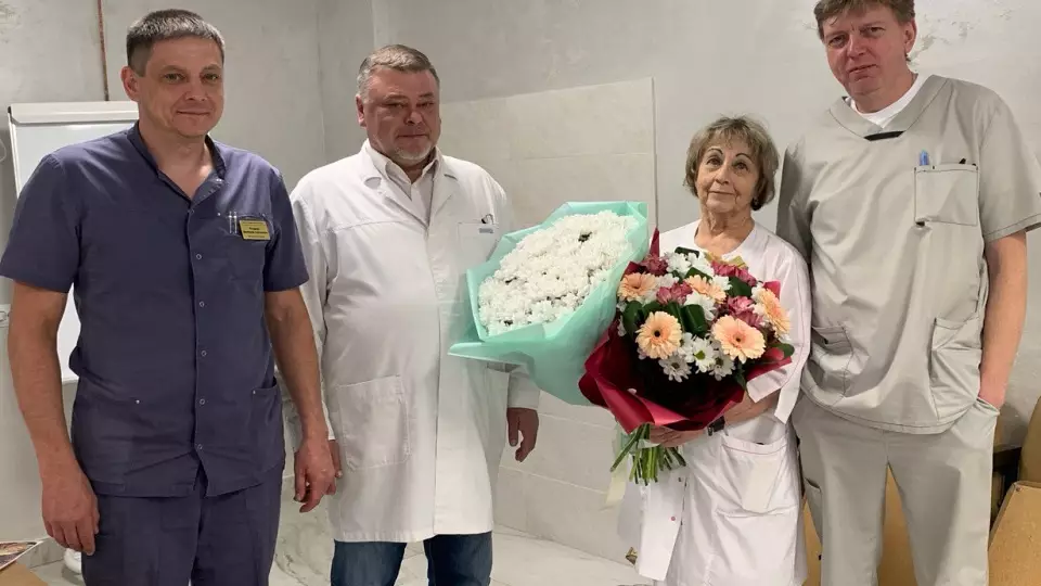 «Спасённый спасает других»: уральский хирург спасла 7-летнего мальчика — а спустя 36 лет он стал её коллегой