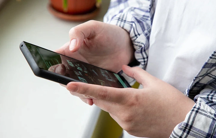 Эксперт назвал безопасное время использования телефона