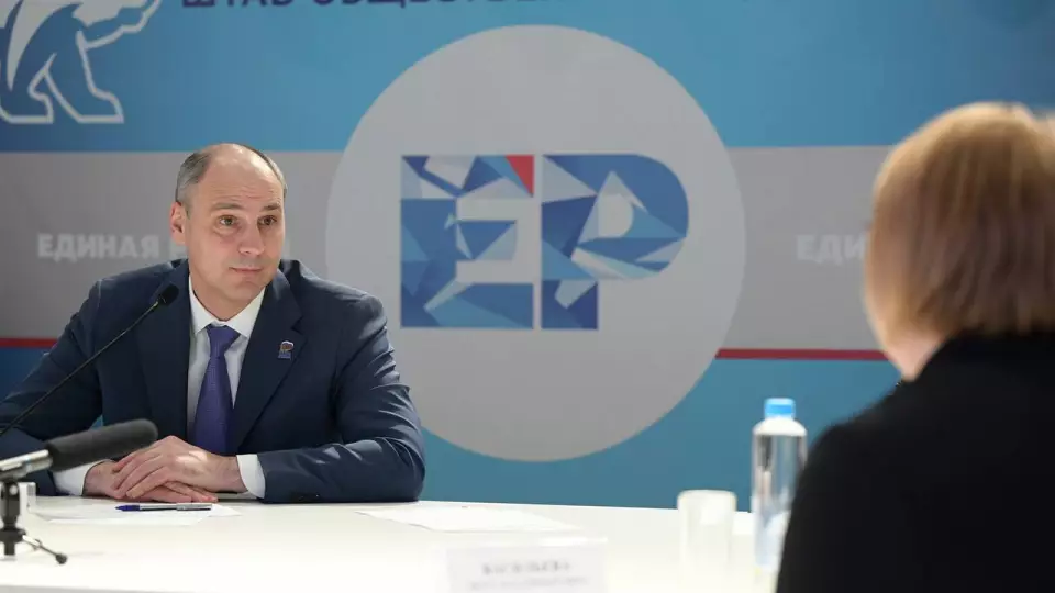 Губернатор Денис Паслер провёл личный приём граждан в штабе общественной поддержки партии «Единая Россия»