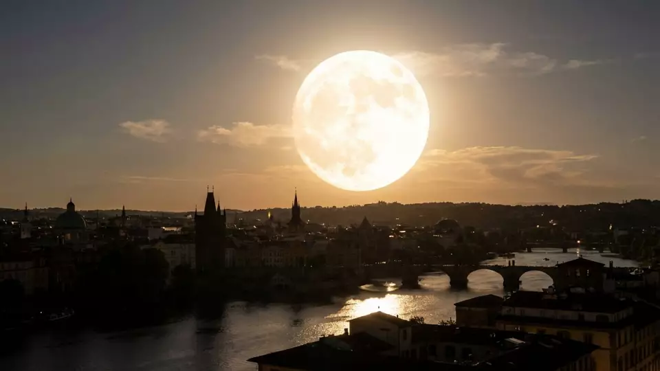 В ночь с 4 на 5 декабря 2025 года жители России смогут наблюдать редкое суперлуние