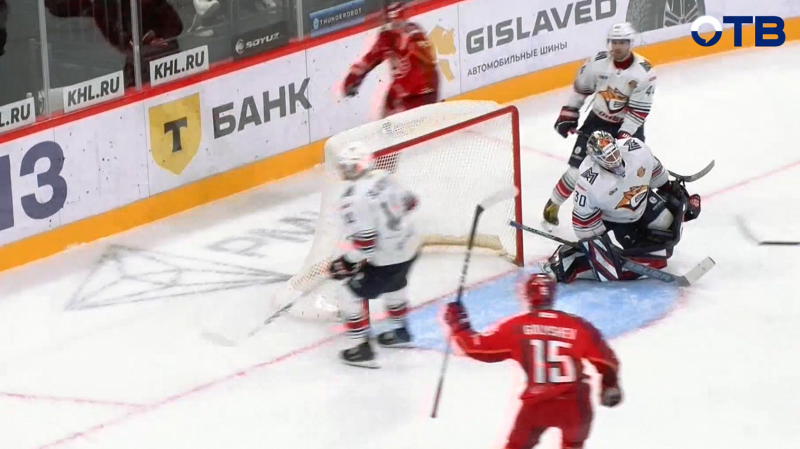 Команда «Автомобилист» принимала на «УГМК Арене» магнитогорский «Металлург»