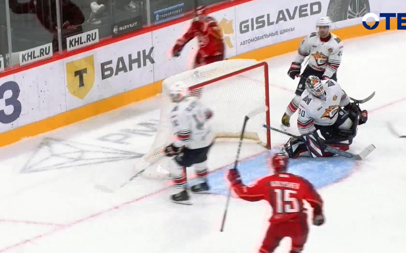 Команда «Автомобилист» принимала на «УГМК Арене» магнитогорский «Металлург»