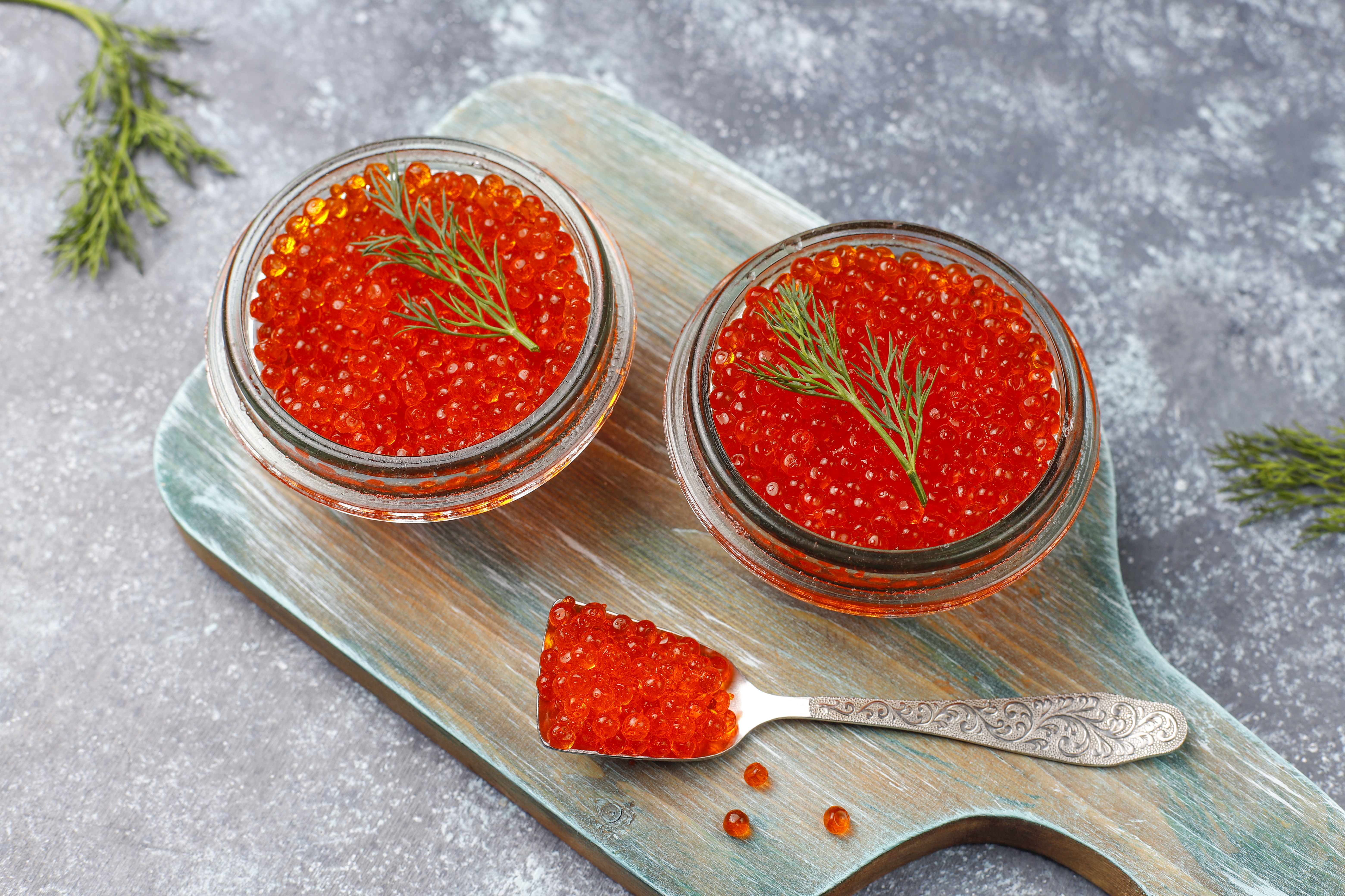 Как выбрать качественную красную икру к Новому году: советы Роспотребнадзора