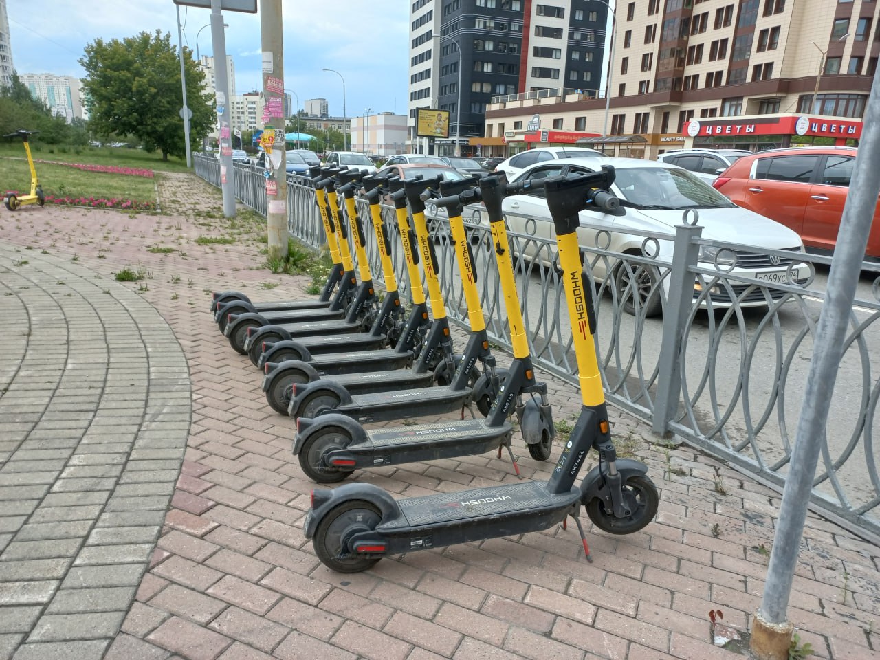 Суд оштрафовал на 50 тысяч рублей мать за езду с ребёнком на электросамокате