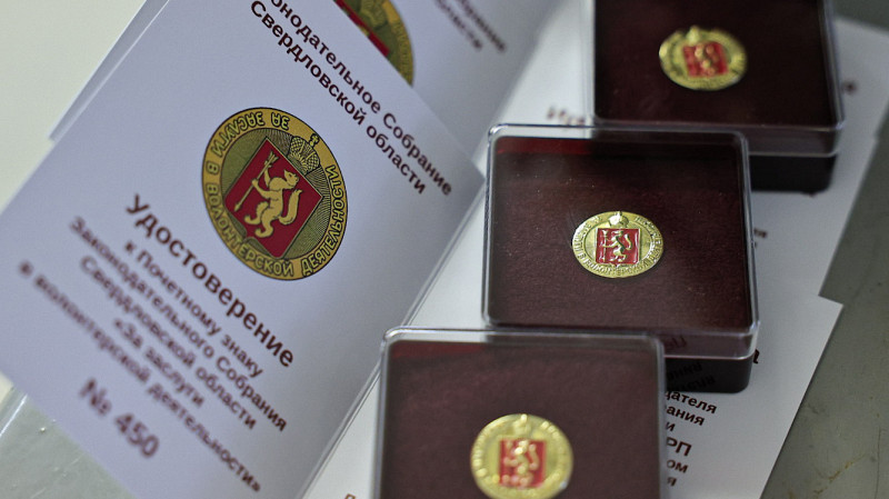 Вклад «серебряных» волонтёров в поддержку участников СВО оценили на Среднем Урале