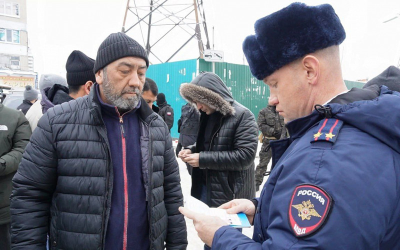 22 нарушителя выявила полиция при масштабном рейде на рынке «Таганский ряд»